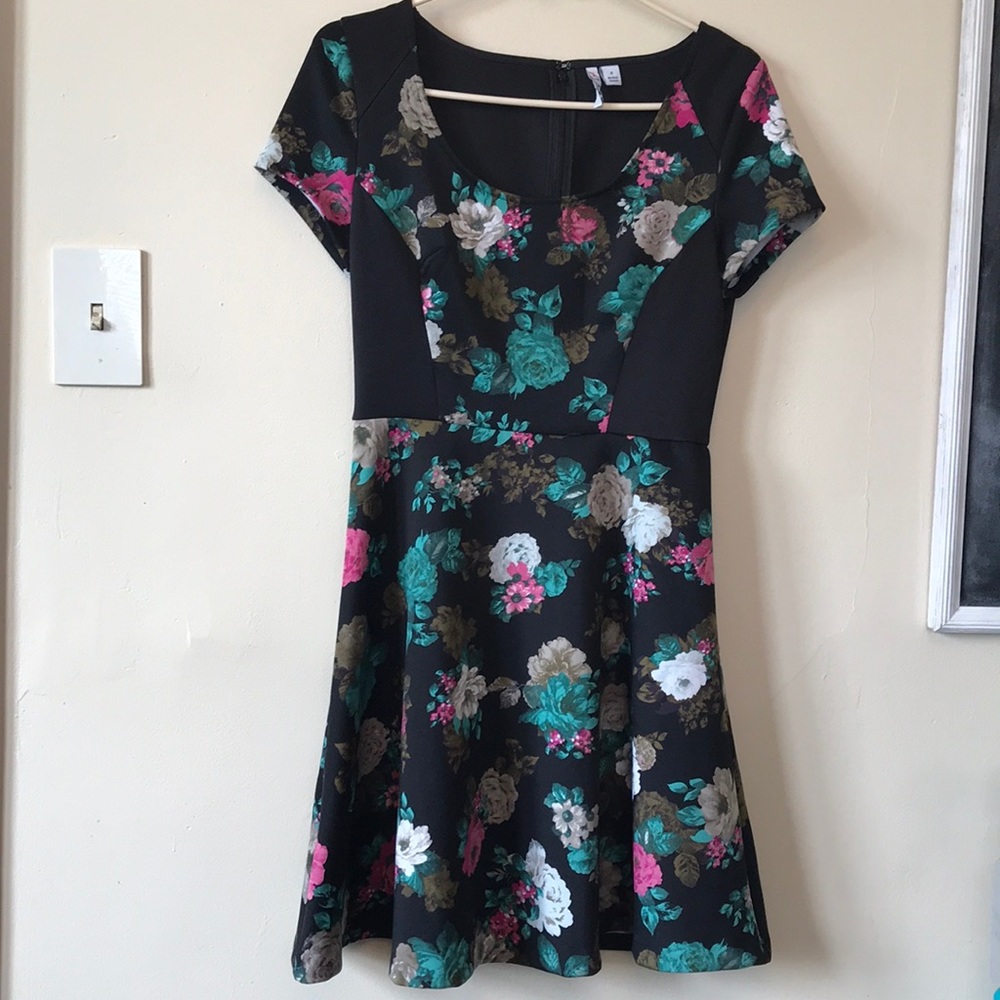 Elle Floral Print Midi Dress